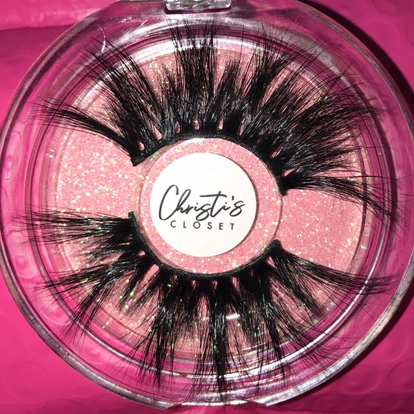 Lashes - Picture 1 of 3